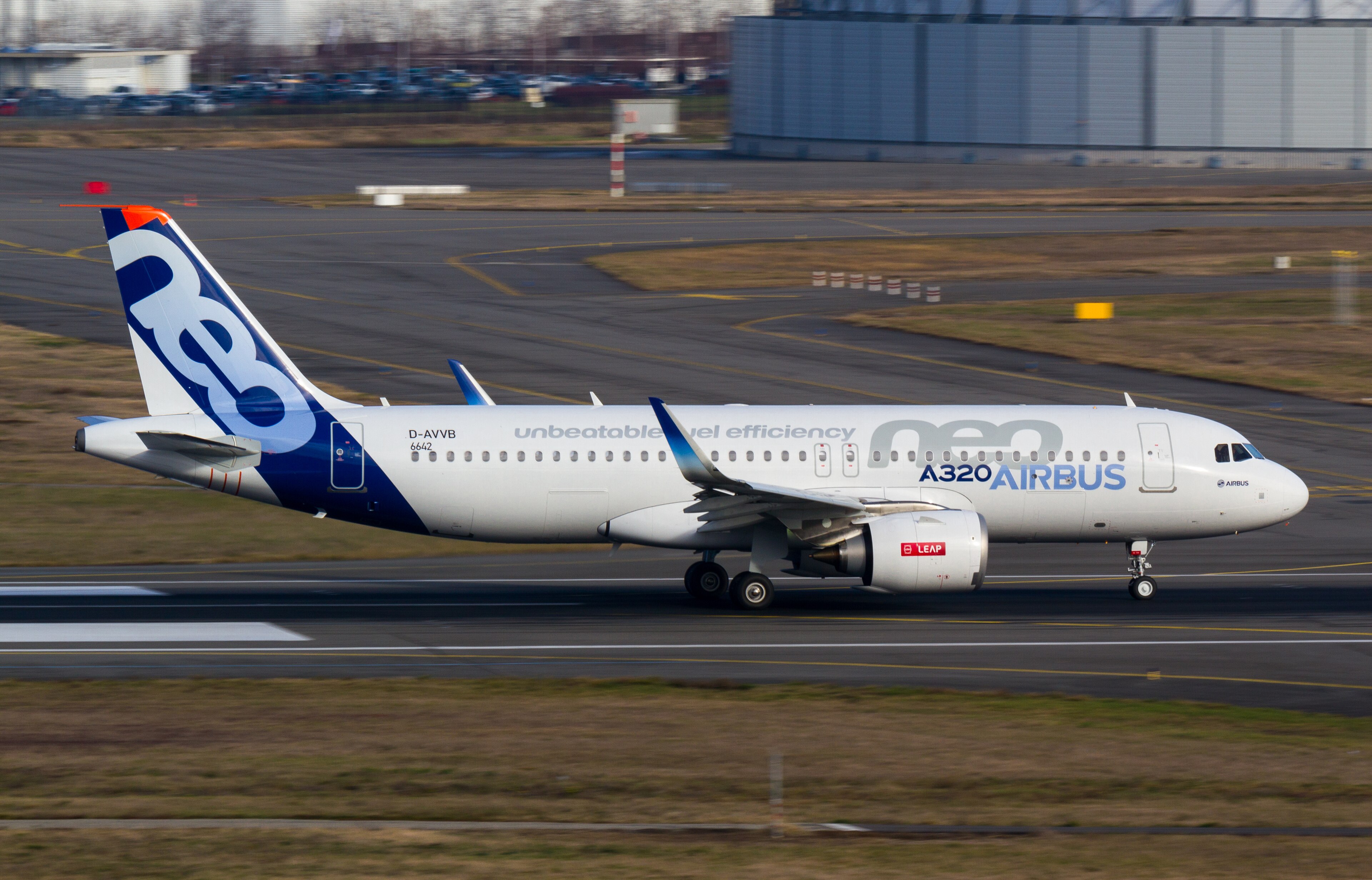 aib-a320neo-d-avvb-18dic15-lfbo-2.jpg