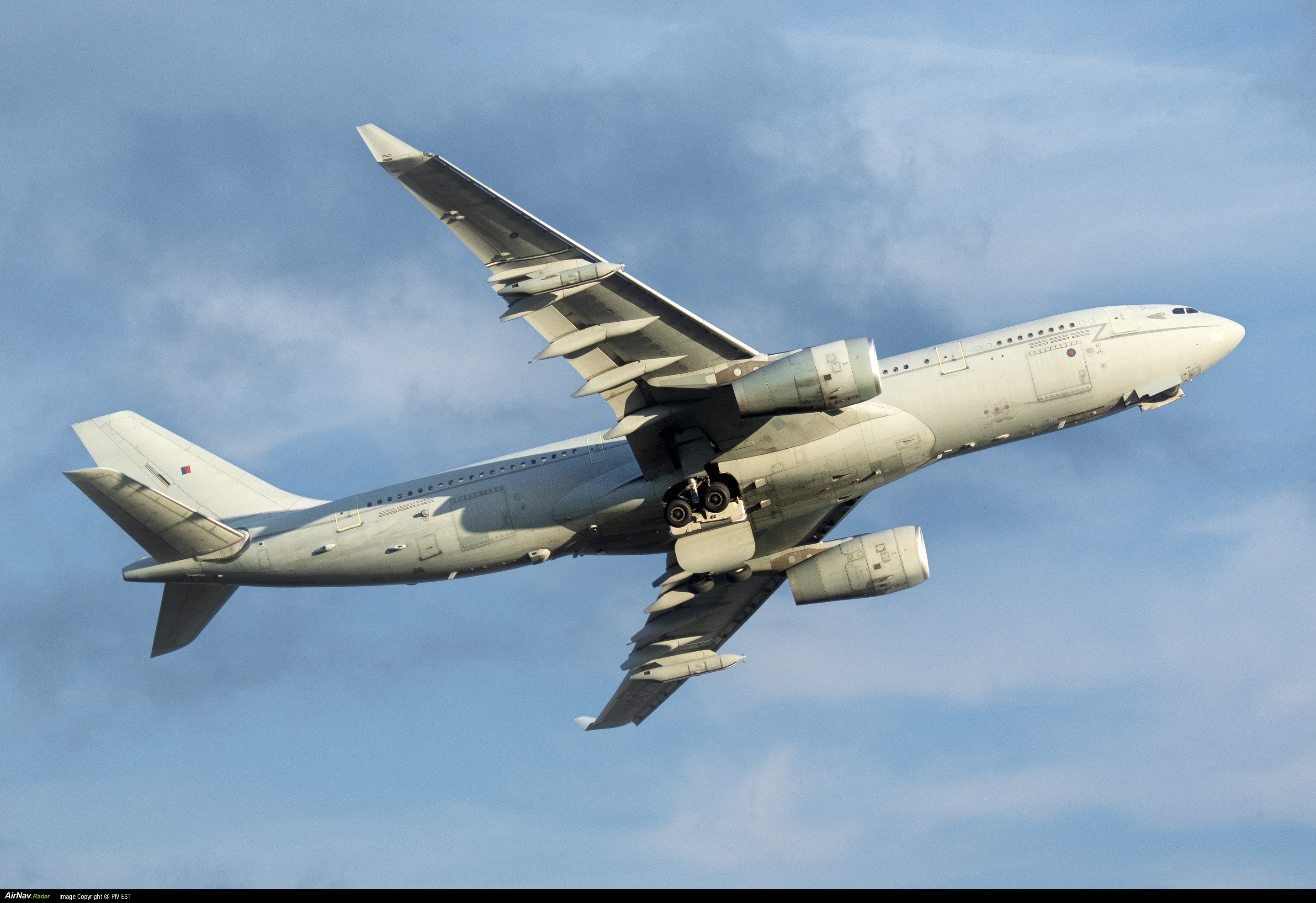 Zz331 Photo Gallery - Aircraft ZZ331 Photo - AirNav Radar - Global Flight ...